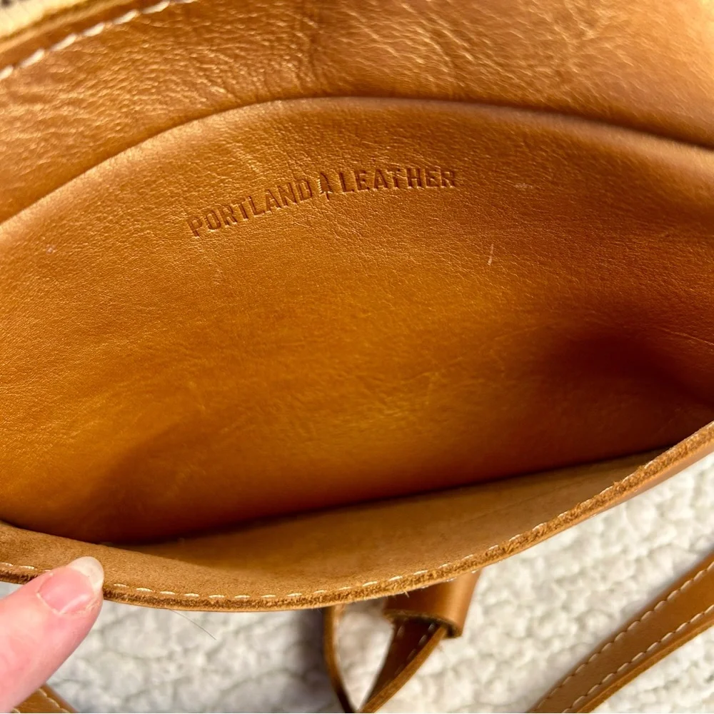 Genuine authentic “Portland Leather” camera style Crossbody bag - Picture 10 of 11